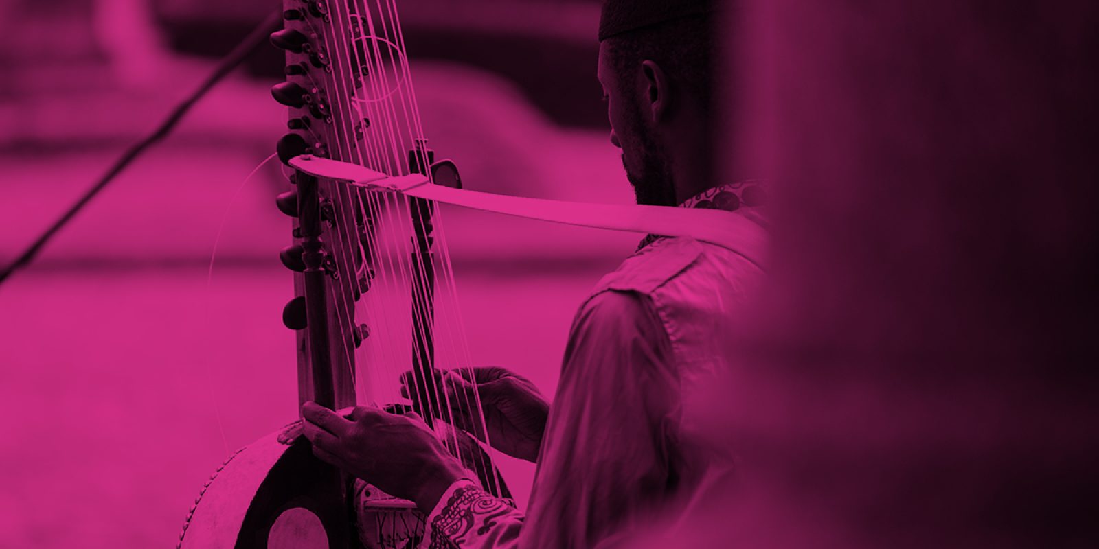SUONI MOBILI | MusicamorfosiDomenica 17 Luglio h 7.00  CONCERTO DEL MATTINO #1
Cortile Oratorio Via Don Narciso Caccia, 23894 Cremella LCNESSUN CONFINE L’Africa incontra il Medio Oriente
JMO (CH)
Moussa Cissokho: kora, voce
Jan Galega Brönnimann: clarinetto basso e sax soprano
Omri Hason: percussioni orientali, hang