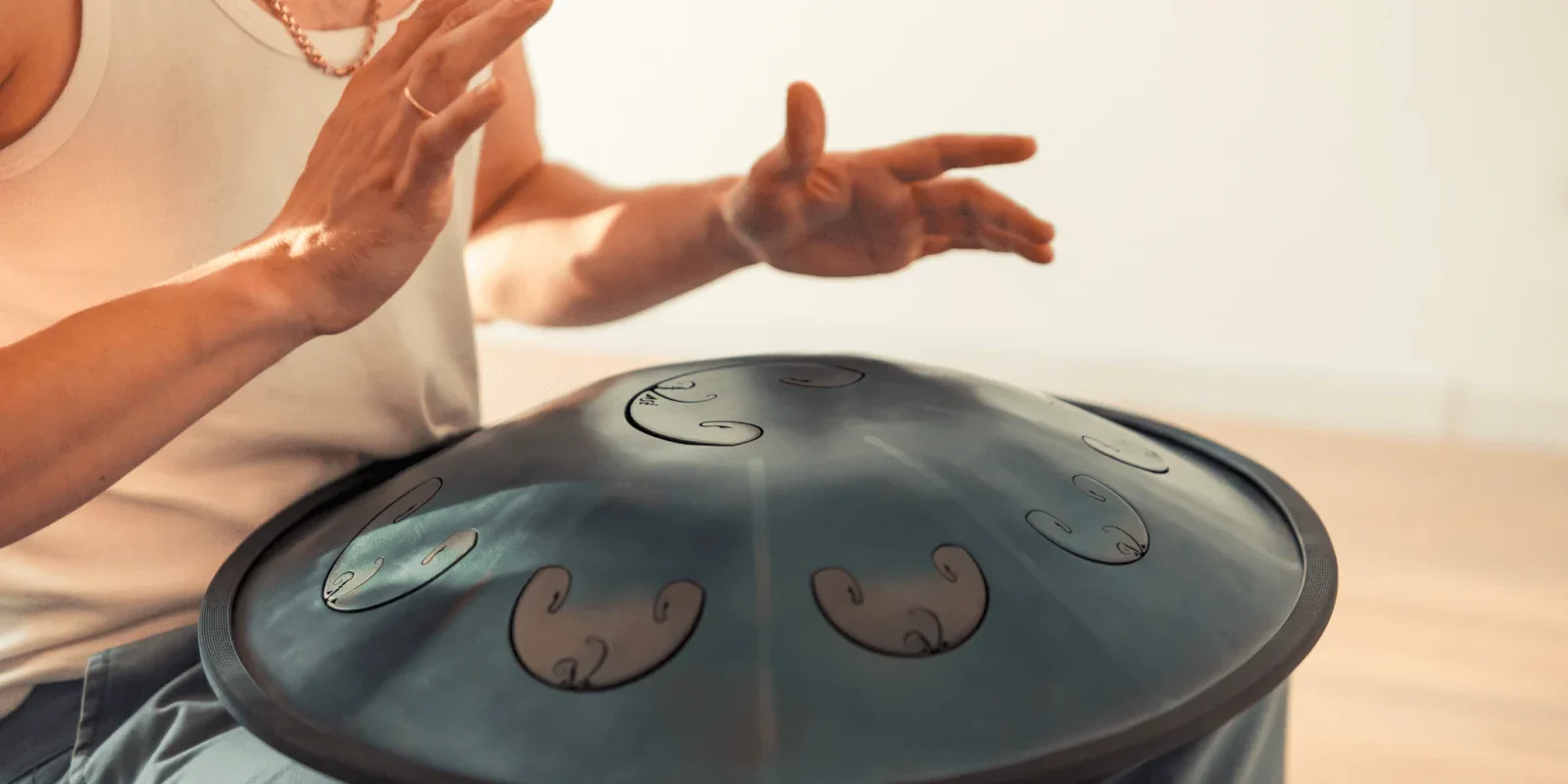 the-acoustics-of-handpan-hang-drum-how-the-sound-works-3272879